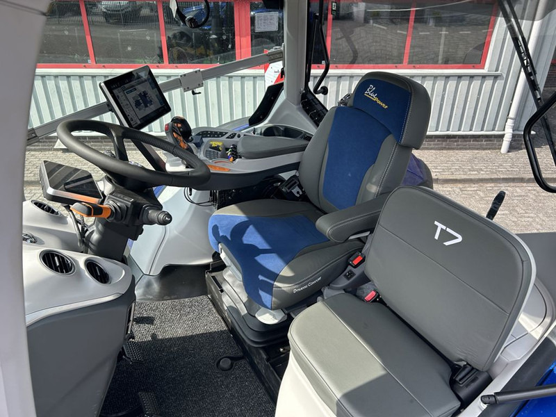 New Holland T7.300 AC New Gen Blue Power DEMO - Traktor: bilde 5 New Holland T7.300 AC New Gen Blue Power DEMO - Traktor: bilde 5