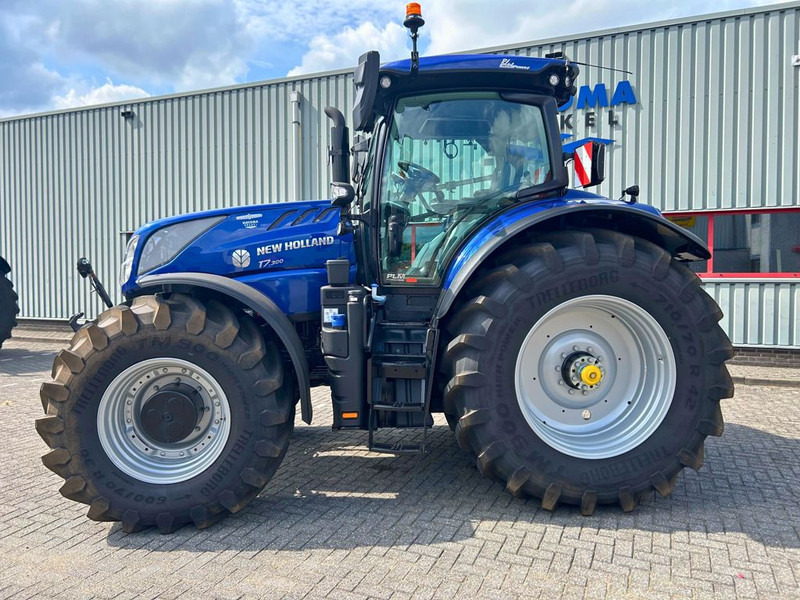 New Holland T7.300 AC New Gen Blue Power DEMO - Traktor: bilde 2 New Holland T7.300 AC New Gen Blue Power DEMO - Traktor: bilde 2