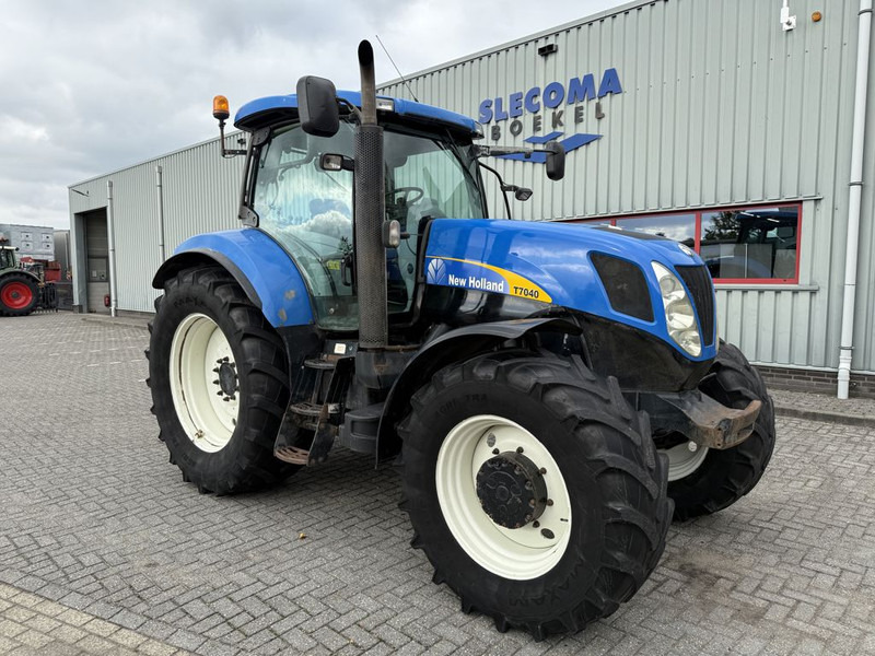 New Holland T7040 Power Command - Traktor: bilde 4 New Holland T7040 Power Command - Traktor: bilde 4