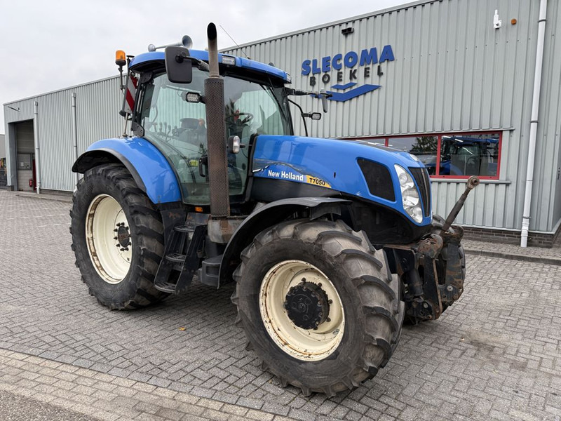 New Holland T7050 Power Command - Traktor: bilde 4 New Holland T7050 Power Command - Traktor: bilde 4