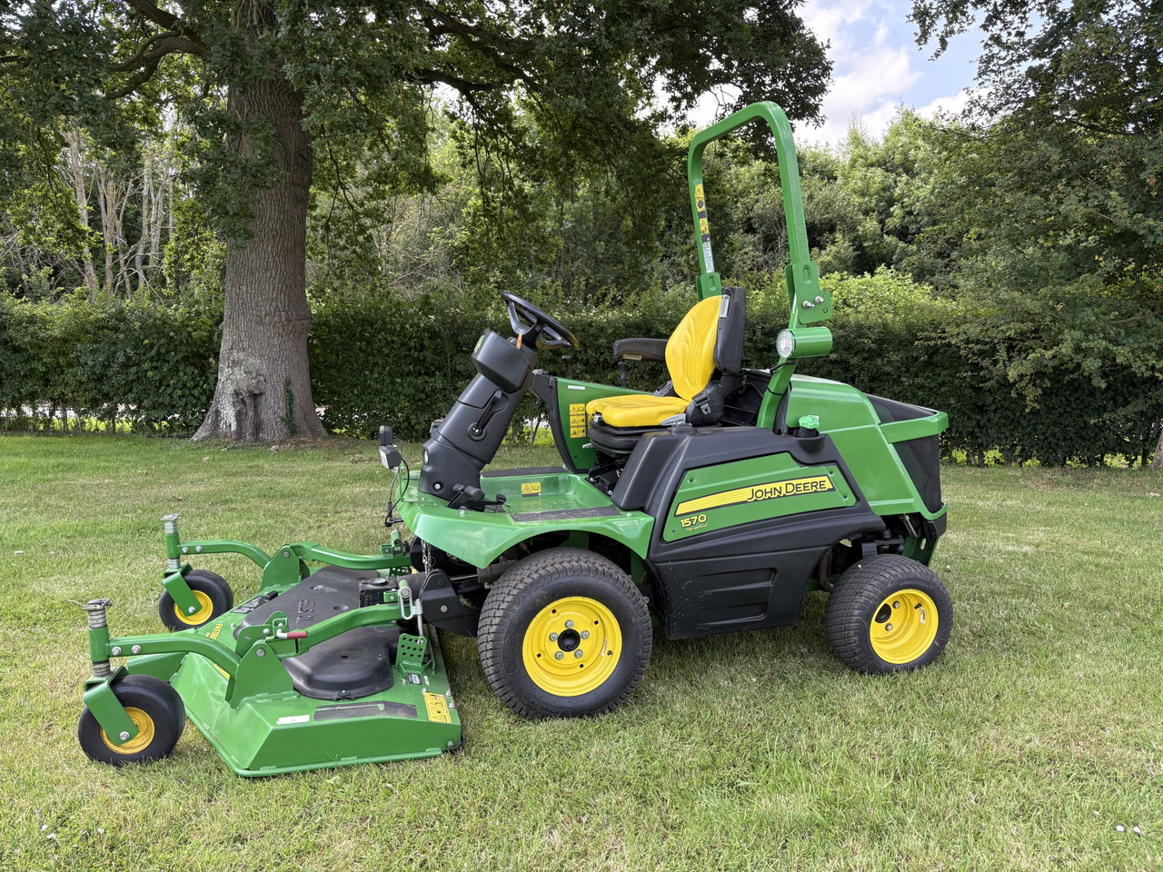 John Deere 1570 C/W 60" rear discharge deck - Gressklipper: bilde 1 John Deere 1570 C/W 60" rear discharge deck - Gressklipper: bilde 1