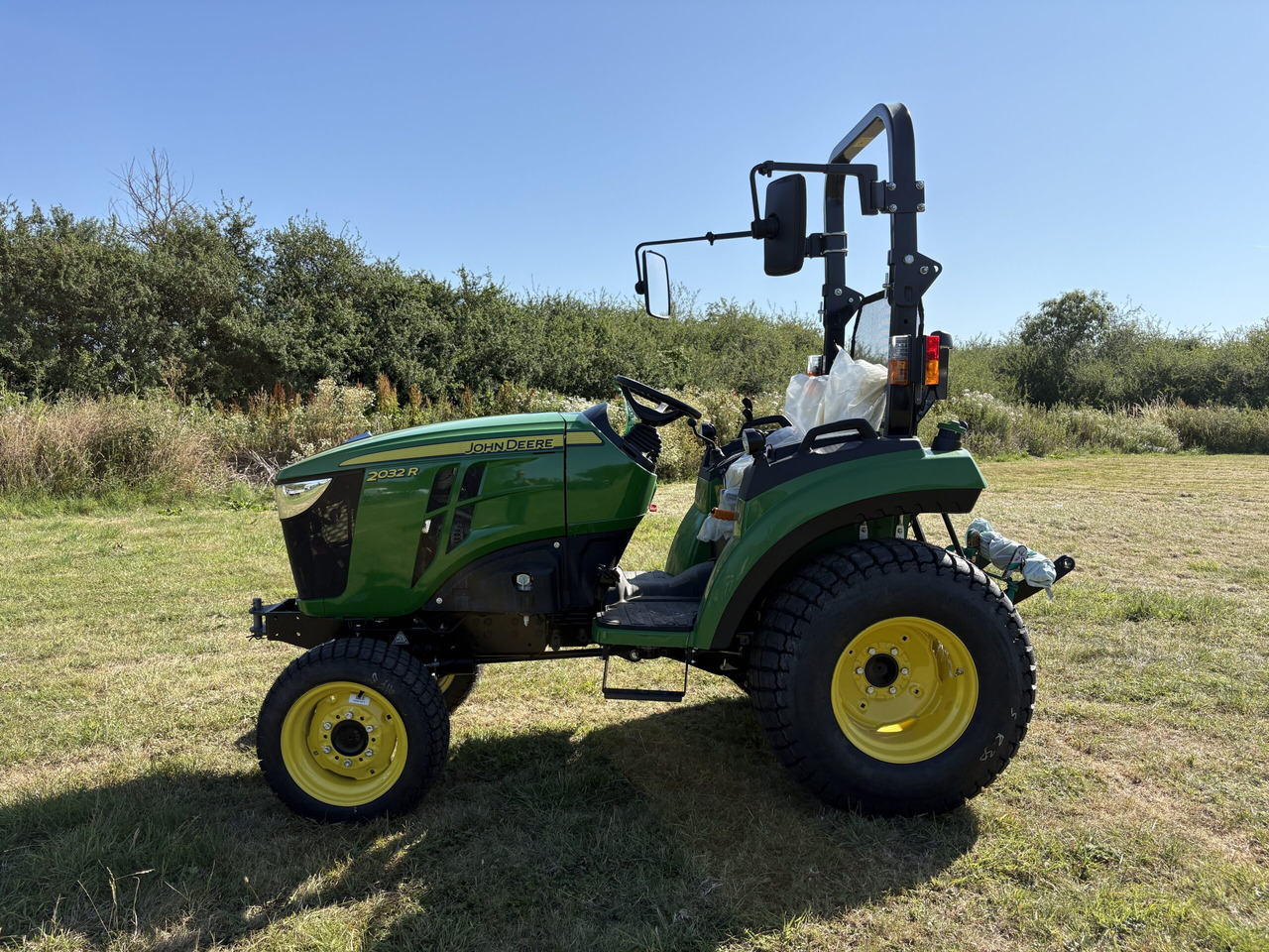 John Deere 2032R Compact Tractor - Minitraktor: bilde 1 John Deere 2032R Compact Tractor - Minitraktor: bilde 1