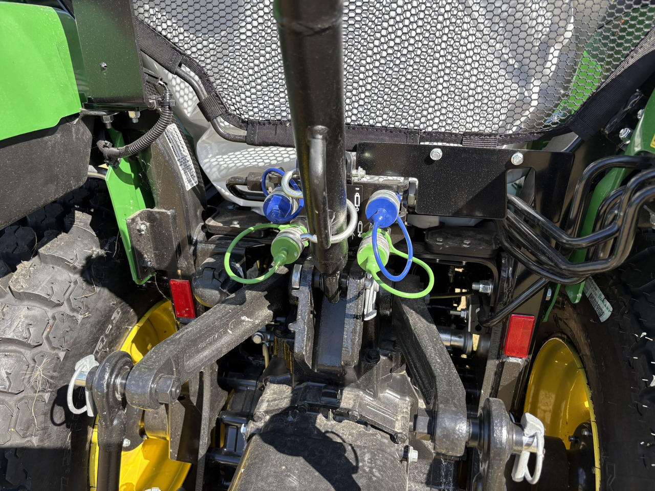 John Deere 2038R Compact Tractor - Minitraktor: bilde 5 John Deere 2038R Compact Tractor - Minitraktor: bilde 5