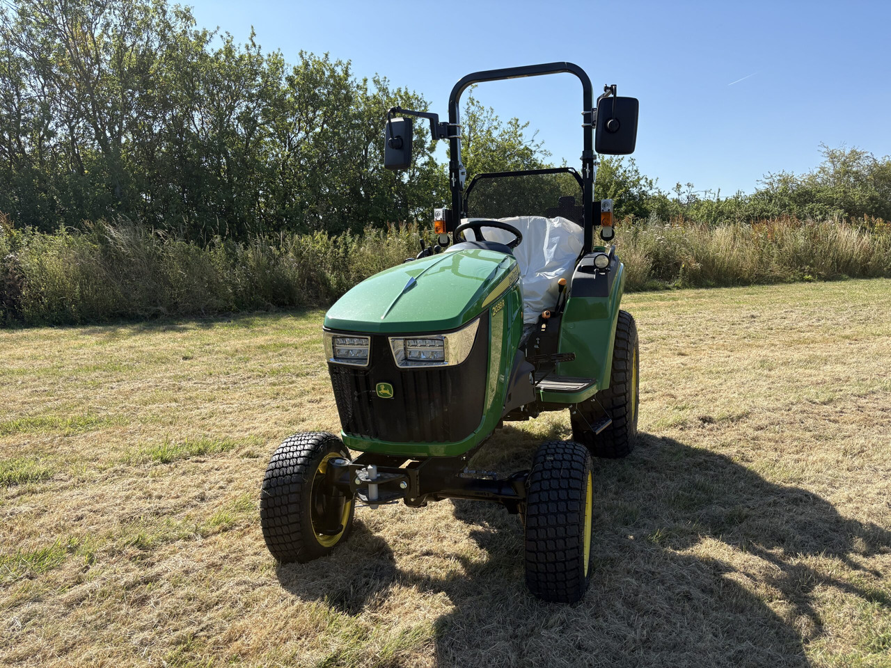 John Deere 2038R Compact Tractor - Minitraktor: bilde 3 John Deere 2038R Compact Tractor - Minitraktor: bilde 3