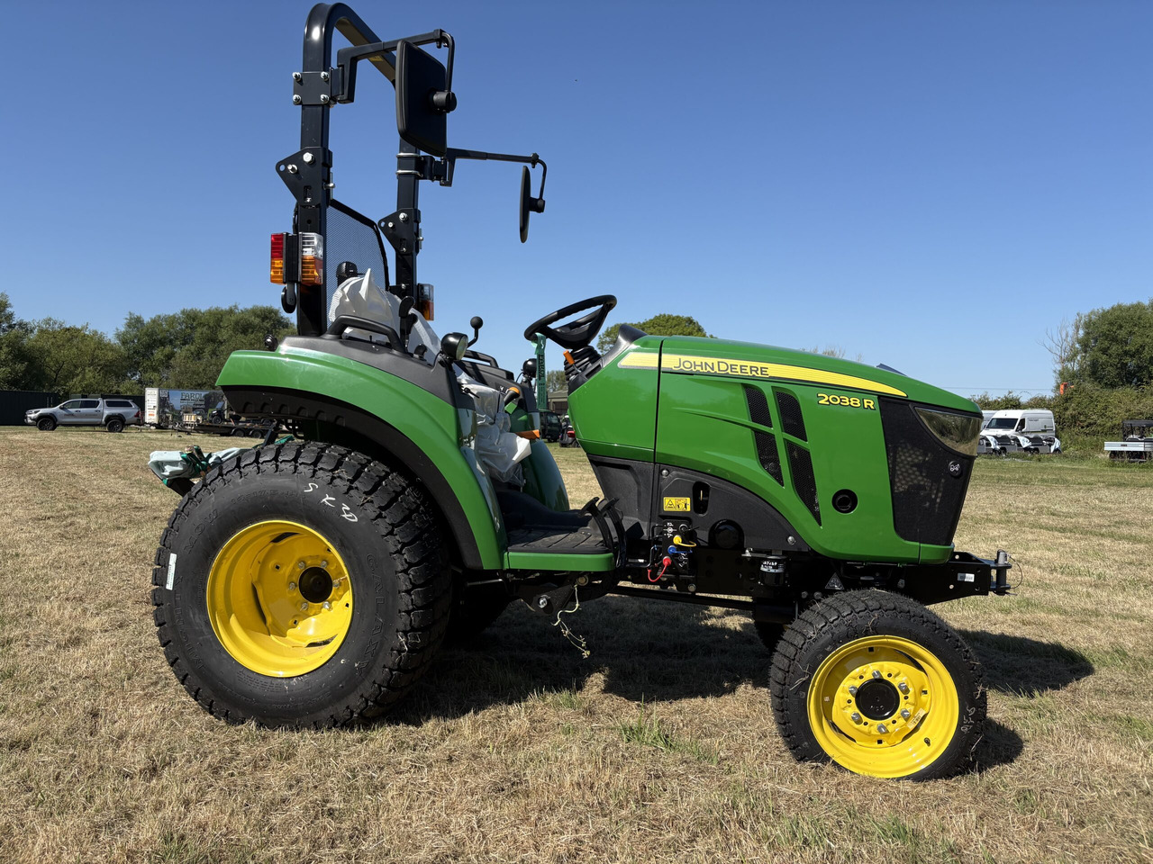John Deere 2038R Compact Tractor - Minitraktor: bilde 2 John Deere 2038R Compact Tractor - Minitraktor: bilde 2