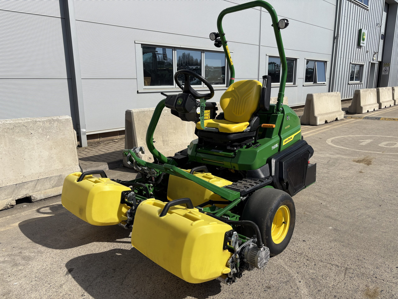 John Deere 2750E Triplex mower - Gressklipper: bilde 1 John Deere 2750E Triplex mower - Gressklipper: bilde 1
