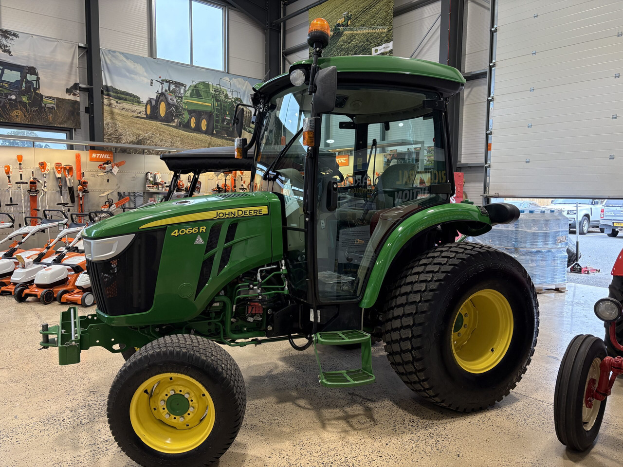 John Deere 4066R Compact Tractor - Minitraktor: bilde 3 John Deere 4066R Compact Tractor - Minitraktor: bilde 3