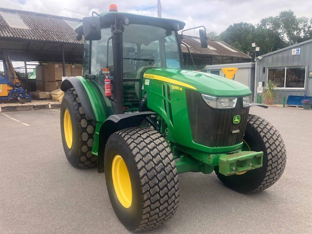 John Deere 5085M - Traktor: bilde 4 John Deere 5085M - Traktor: bilde 4