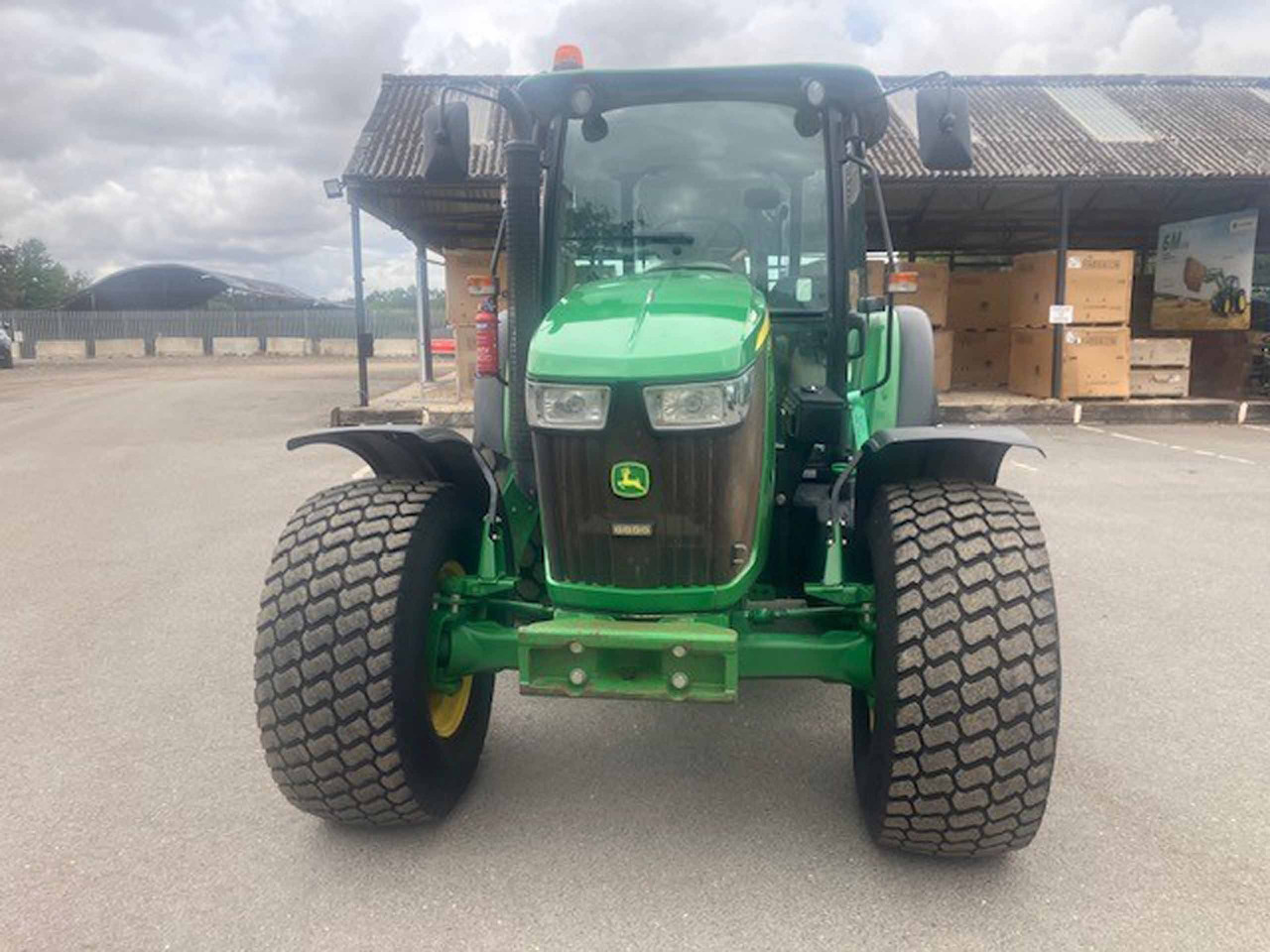 John Deere 5085M - Traktor: bilde 3 John Deere 5085M - Traktor: bilde 3