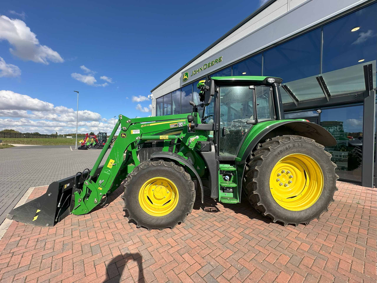 John Deere 6110M + 623M - Traktor: bilde 3 John Deere 6110M + 623M - Traktor: bilde 3