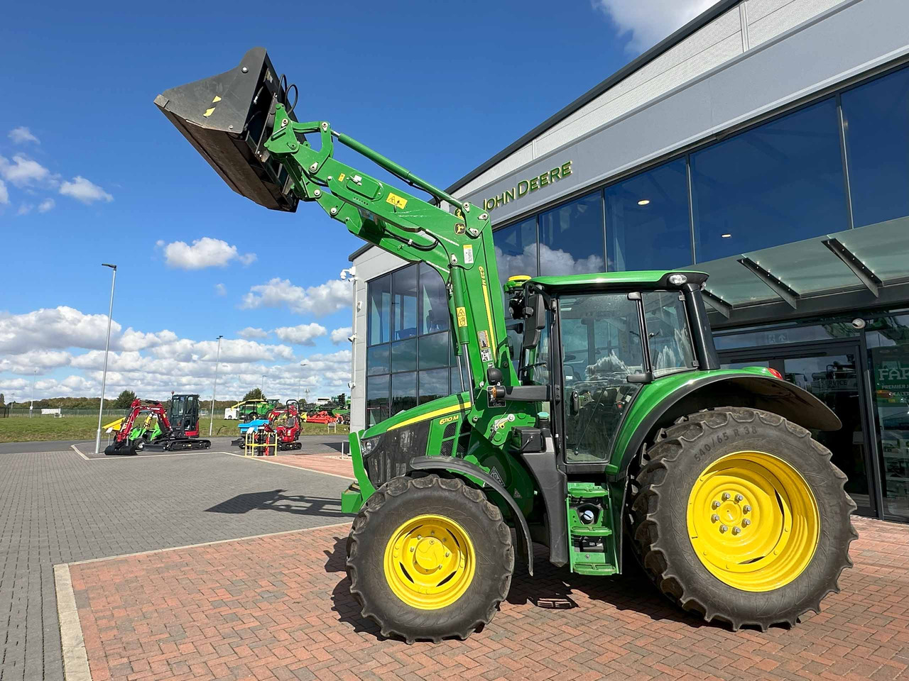 John Deere 6110M + 623M - Traktor: bilde 2 John Deere 6110M + 623M - Traktor: bilde 2