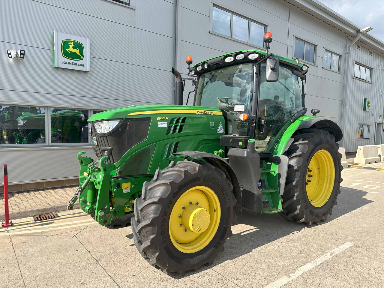 John Deere 6135R - Traktor: bilde 1 John Deere 6135R - Traktor: bilde 1