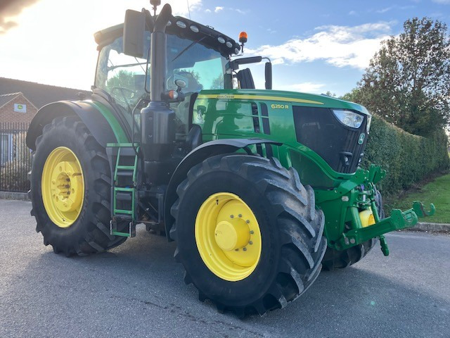 John Deere 6250R - Traktor: bilde 1 John Deere 6250R - Traktor: bilde 1