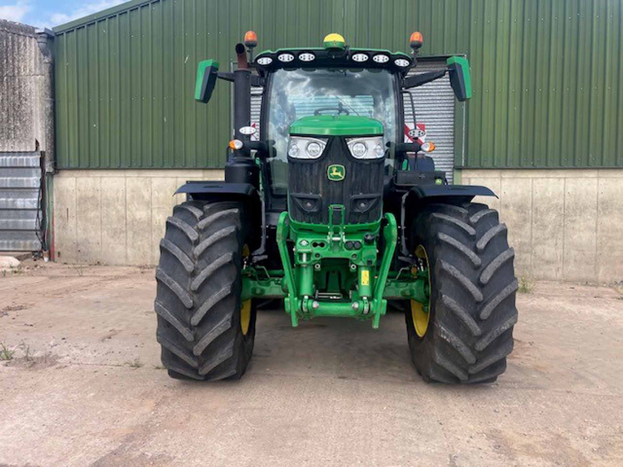 John Deere 6R 215 - Traktor: bilde 3 John Deere 6R 215 - Traktor: bilde 3