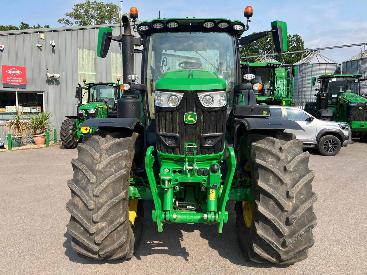 John Deere 6R 215 - Traktor: bilde 4 John Deere 6R 215 - Traktor: bilde 4