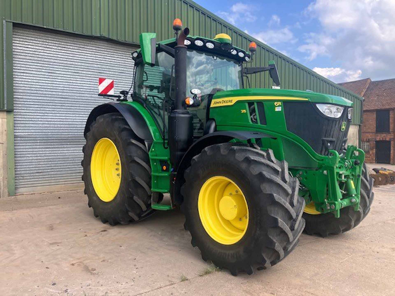 John Deere 6R 215 - Traktor: bilde 2 John Deere 6R 215 - Traktor: bilde 2