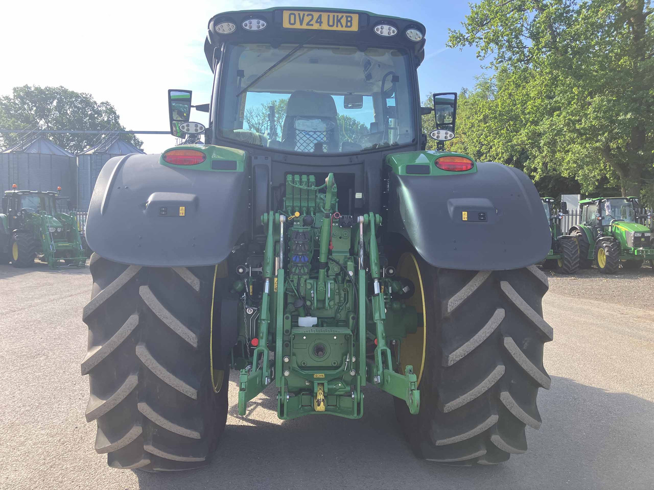 John Deere 6R 215 - Traktor: bilde 4 John Deere 6R 215 - Traktor: bilde 4