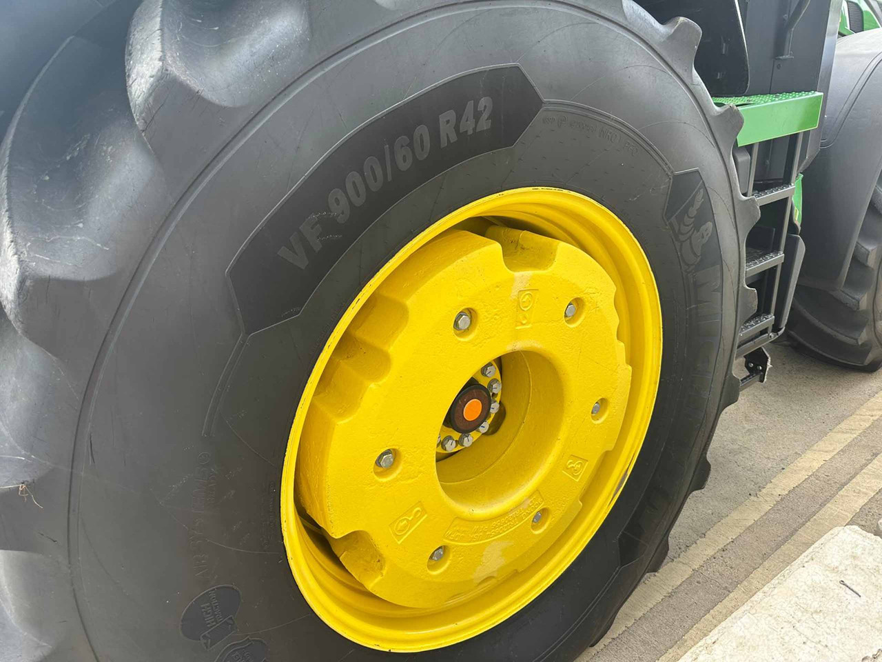 John Deere 8R 410 - Traktor: bilde 5 John Deere 8R 410 - Traktor: bilde 5