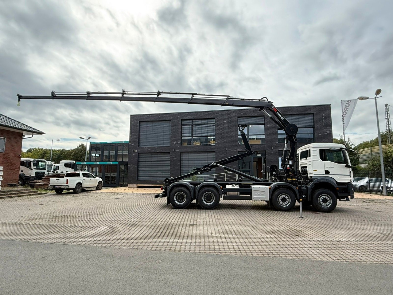 MAN TGS 35.480 8x4 Abrollkipper + Kran HIAB 228-6 - Krokbil, Kranbil: bilde 3 MAN TGS 35.480 8x4 Abrollkipper + Kran HIAB 228-6 - Krokbil, Kranbil: bilde 3