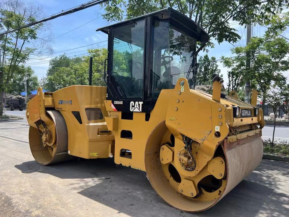Caterpillar CB564D Double Drum Road Roller 7 Ton Weight With Core Components Engine and Bearing Essential Road Machinery - Vegvals: bilde 4 Caterpillar CB564D Double Drum Road Roller 7 Ton Weight With Core Components Engine and Bearing Essential Road Machinery - Vegvals: bilde 4