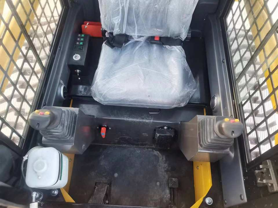 Hot Sale Used CATERPILLAR 277D Front Loader Multi-Terrain Skid Loader With Core Components Engine Motor Pump - Kompakt beltelaster: bilde 5 Hot Sale Used CATERPILLAR 277D Front Loader Multi-Terrain Skid Loader With Core Components Engine Motor Pump - Kompakt beltelaster: bilde 5