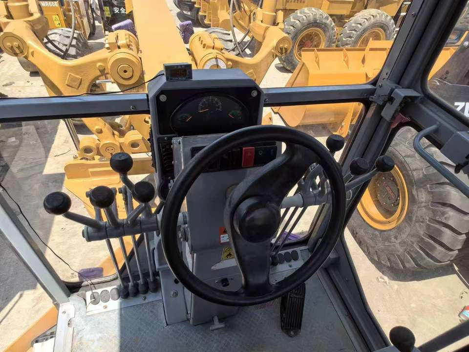 Second Hand Used Construction Machinery CAT 140K 15 Ton Grader for Sale 1000H From Shanghai Japanese Brand Good Condition - Grader: bilde 4 Second Hand Used Construction Machinery CAT 140K 15 Ton Grader for Sale 1000H From Shanghai Japanese Brand Good Condition - Grader: bilde 4