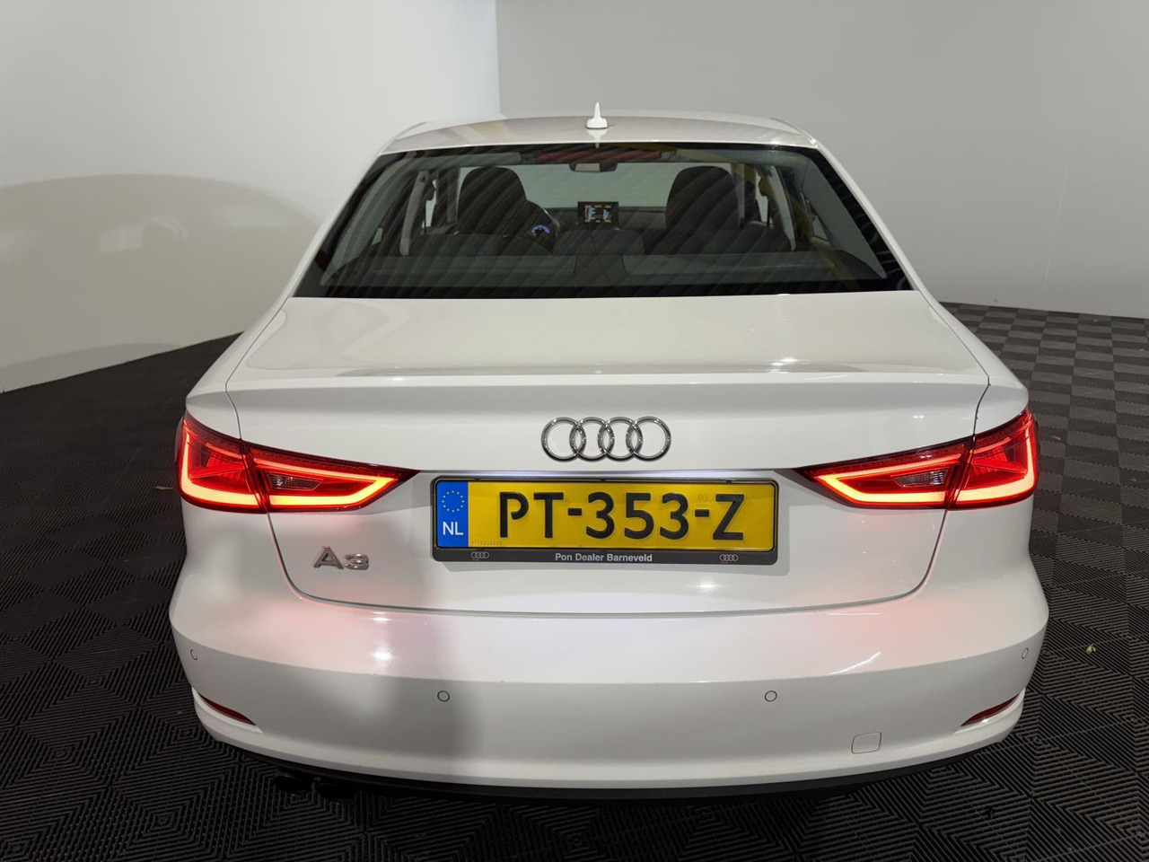 Audi | A3 Limousine | 1.4 TFSI Attraction Pro Line Plus Automaat | 2016 | 256.538 km | PT353Z | Geen oordeel - Sedan: bilde 5 Audi | A3 Limousine | 1.4 TFSI Attraction Pro Line Plus Automaat | 2016 | 256.538 km | PT353Z | Geen oordeel - Sedan: bilde 5