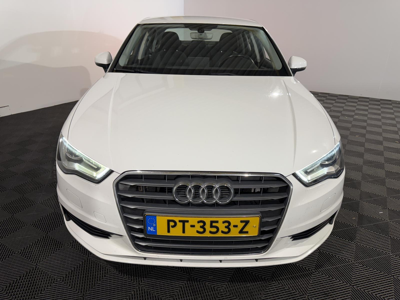 Audi | A3 Limousine | 1.4 TFSI Attraction Pro Line Plus Automaat | 2016 | 256.538 km | PT353Z | Geen oordeel - Sedan: bilde 2 Audi | A3 Limousine | 1.4 TFSI Attraction Pro Line Plus Automaat | 2016 | 256.538 km | PT353Z | Geen oordeel - Sedan: bilde 2