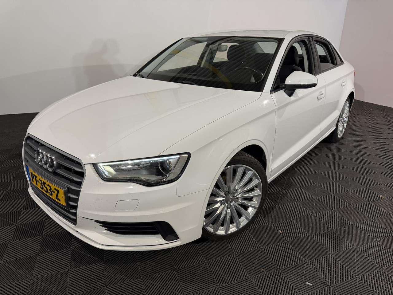 Audi | A3 Limousine | 1.4 TFSI Attraction Pro Line Plus Automaat | 2016 | 256.538 km | PT353Z | Geen oordeel - Sedan: bilde 1 Audi | A3 Limousine | 1.4 TFSI Attraction Pro Line Plus Automaat | 2016 | 256.538 km | PT353Z | Geen oordeel - Sedan: bilde 1
