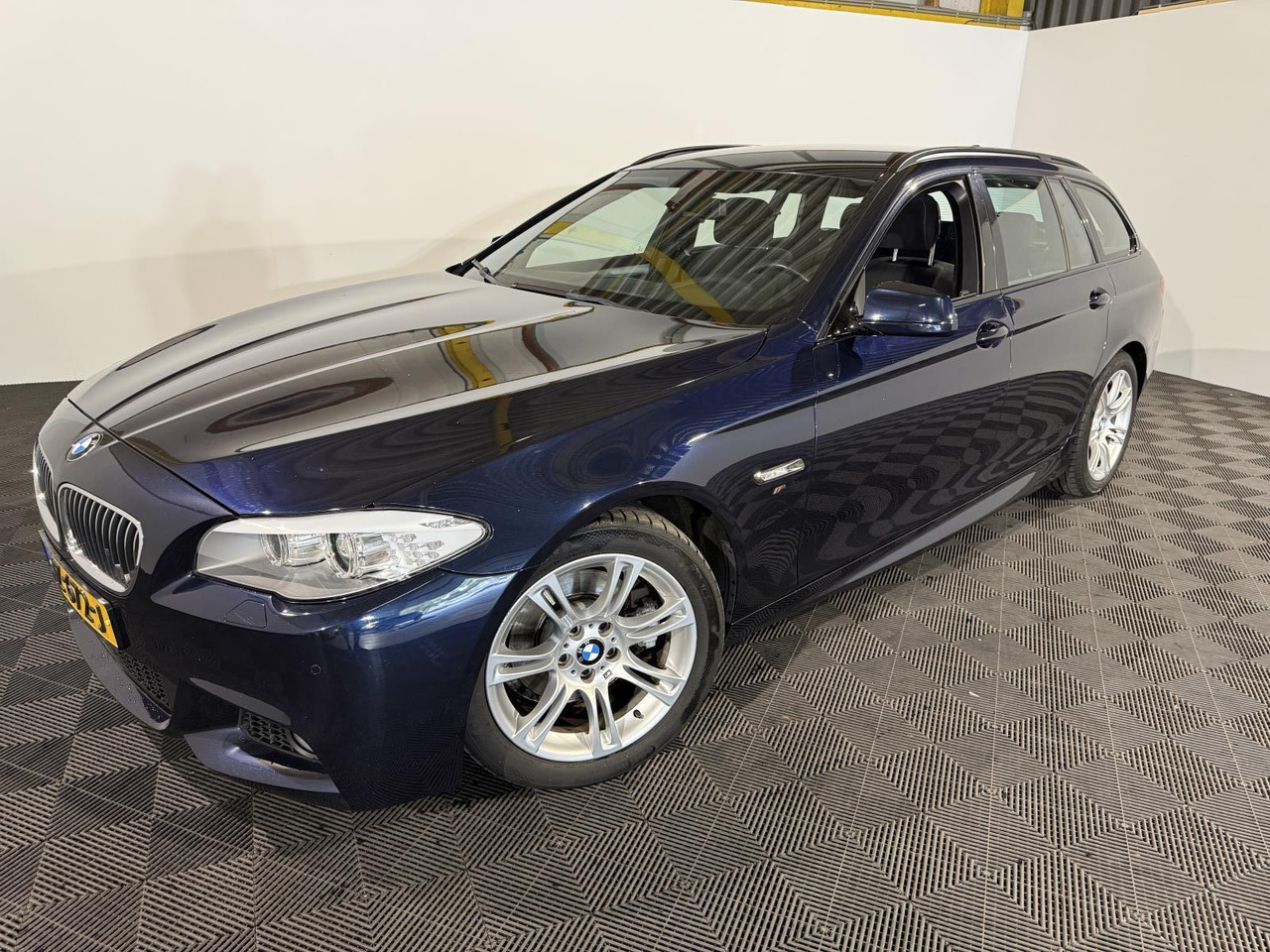 Personenbil BMW | 5-serie Touring | 520d High Executive | 2011 | 320.778 km | TZ672J | Geen oordeel: bilde 1