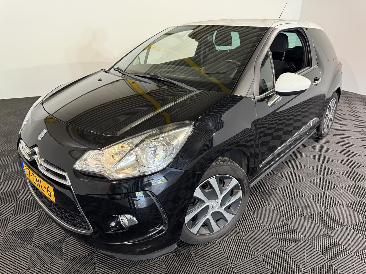 Citroen | DS3 | 1.2 VTi Business | 2013 | 136.694 km | 27ZNL6 | Logisch - Hatchback: bilde 1 Citroen | DS3 | 1.2 VTi Business | 2013 | 136.694 km | 27ZNL6 | Logisch - Hatchback: bilde 1