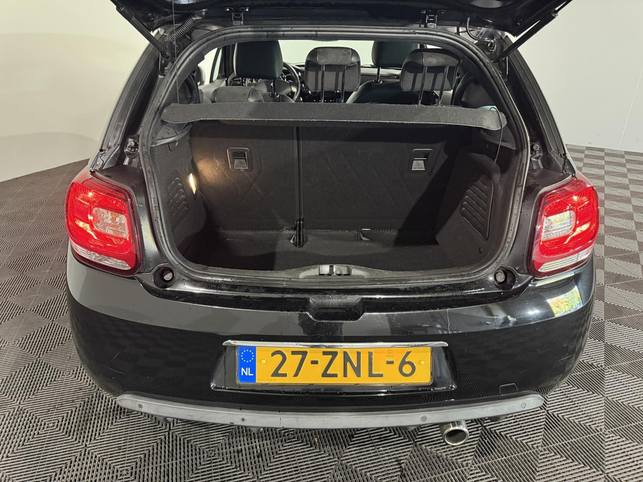 Citroen | DS3 | 1.2 VTi Business | 2013 | 136.694 km | 27ZNL6 | Logisch - Hatchback: bilde 4 Citroen | DS3 | 1.2 VTi Business | 2013 | 136.694 km | 27ZNL6 | Logisch - Hatchback: bilde 4