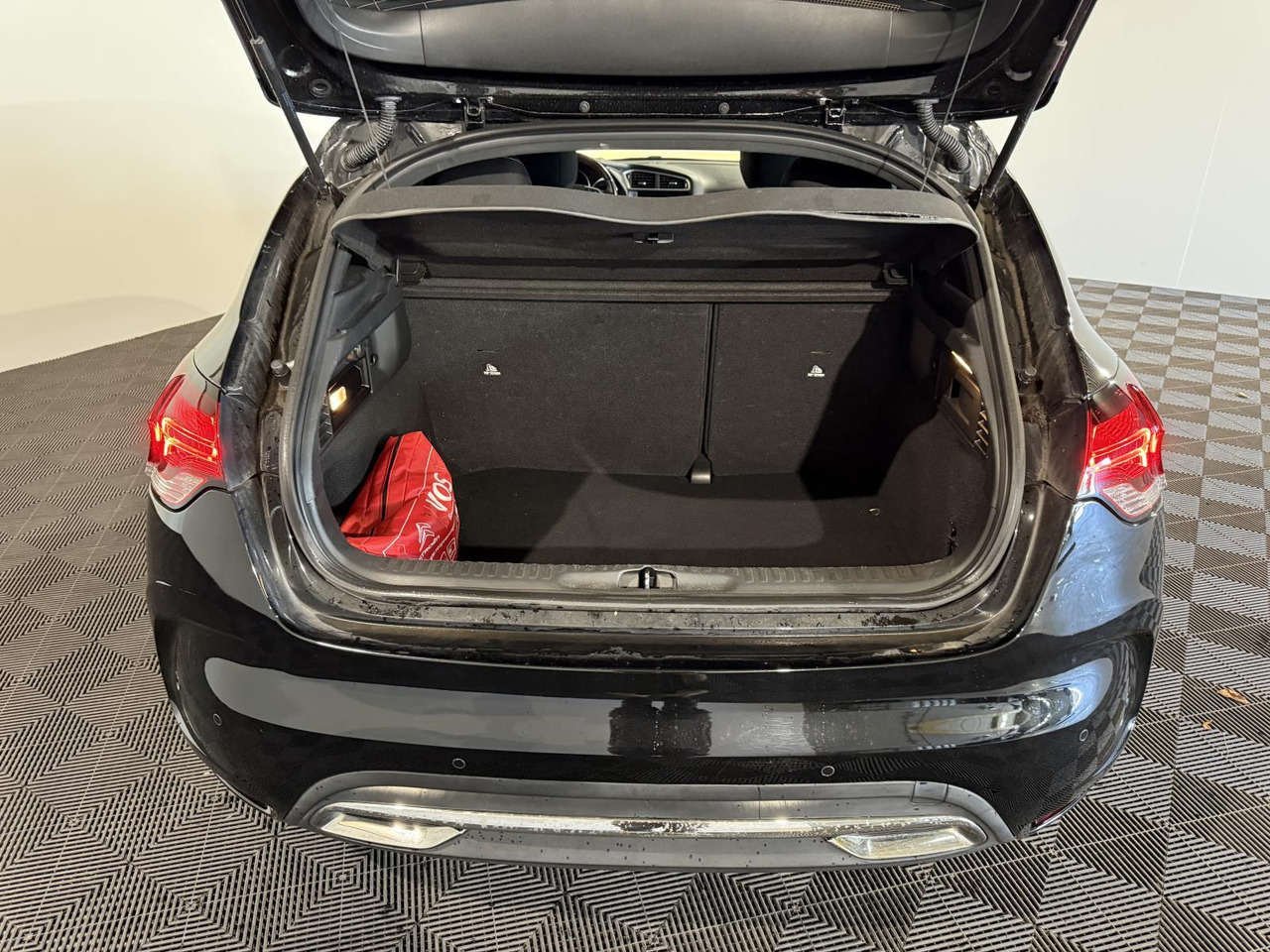 DS 4 1.2 PureTech Business | 2016 | 154.325 km | JN-710-B - Hatchback: bilde 2 DS 4 1.2 PureTech Business | 2016 | 154.325 km | JN-710-B - Hatchback: bilde 2