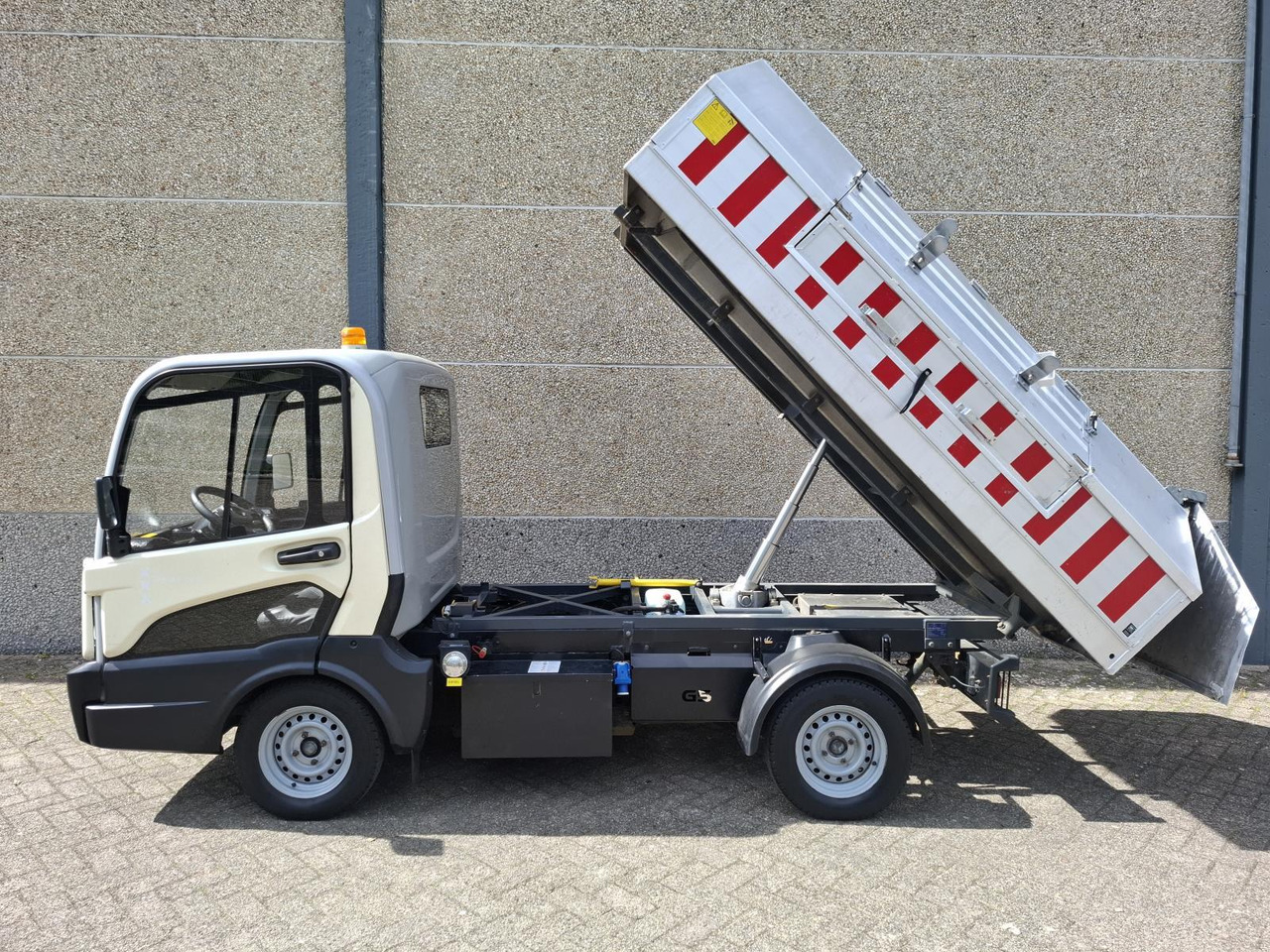 Goupil G5 Elektrische Stratenreinigingsmachine T-92-BSX - Elektriske nyttekjøretøy: bilde 3 Goupil G5 Elektrische Stratenreinigingsmachine T-92-BSX - Elektriske nyttekjøretøy: bilde 3