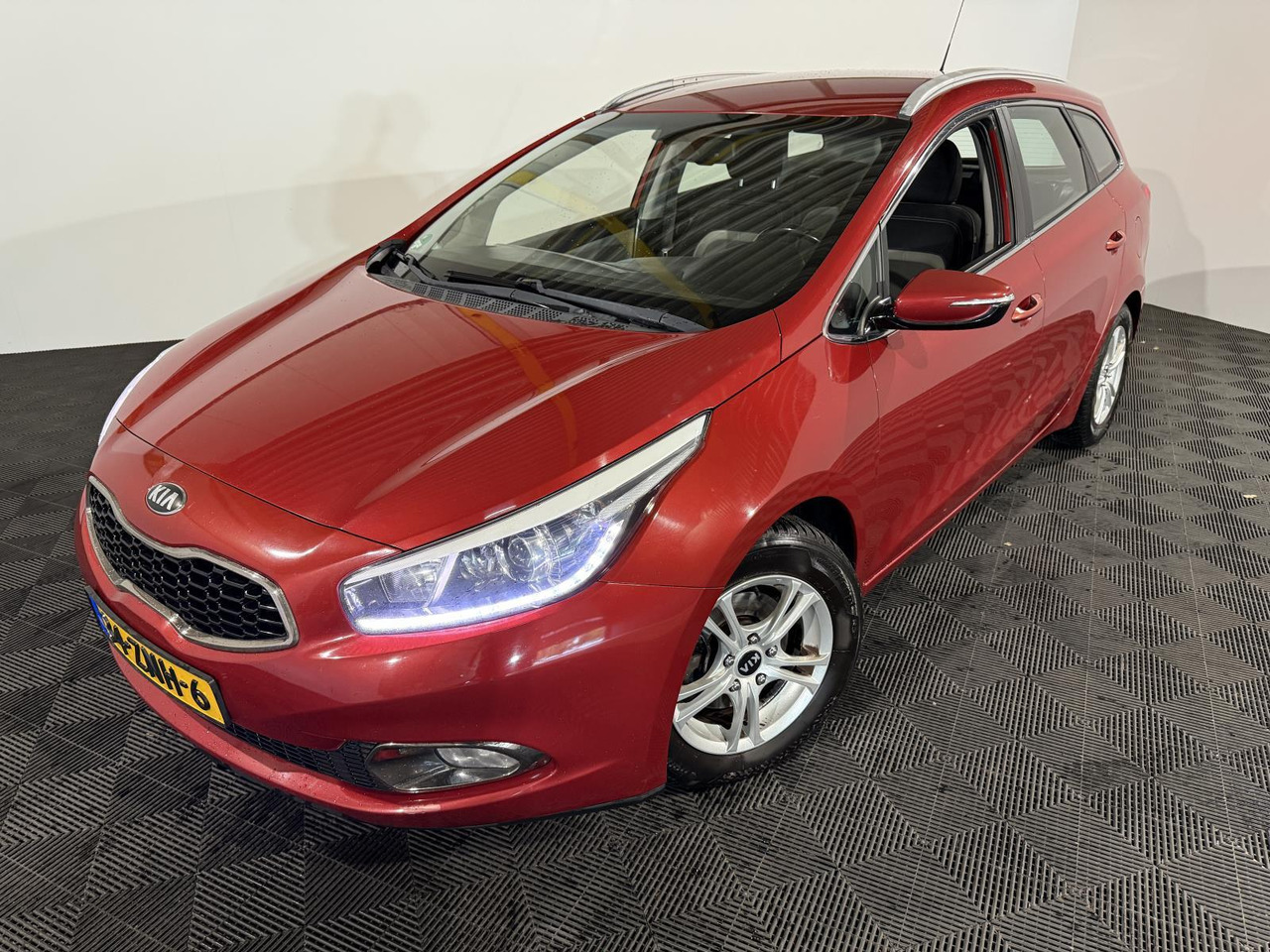 Kia | cee'd Sportswagon | 1.6 CRDi Plus Pack | 2013 | 296.728 km | 34ZNH6 | Logisch - Personenbil: bilde 1 Kia | cee'd Sportswagon | 1.6 CRDi Plus Pack | 2013 | 296.728 km | 34ZNH6 | Logisch - Personenbil: bilde 1
