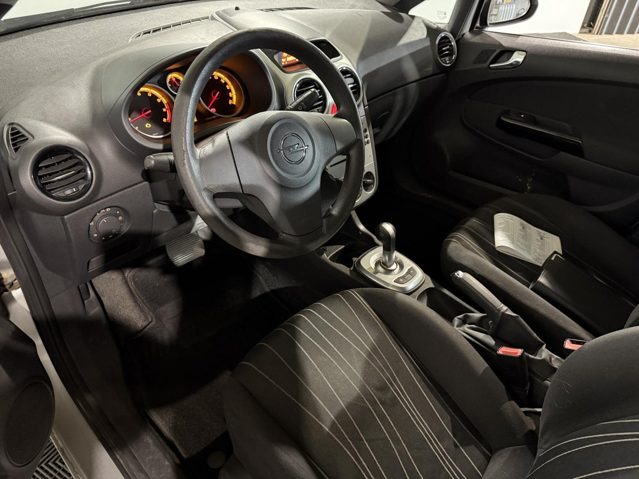 Opel | Corsa | 1.2-16V Cosmo Automaat | 2009 | 245.713 km | 45TJL8 | Geen oordeel - Hatchback: bilde 3 Opel | Corsa | 1.2-16V Cosmo Automaat | 2009 | 245.713 km | 45TJL8 | Geen oordeel - Hatchback: bilde 3