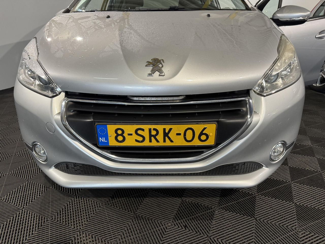 Peugeot 208 1.2 VTi Allure | 2013 | 160.154 km | 8-SRK-06 - Hatchback: bilde 2 Peugeot 208 1.2 VTi Allure | 2013 | 160.154 km | 8-SRK-06 - Hatchback: bilde 2