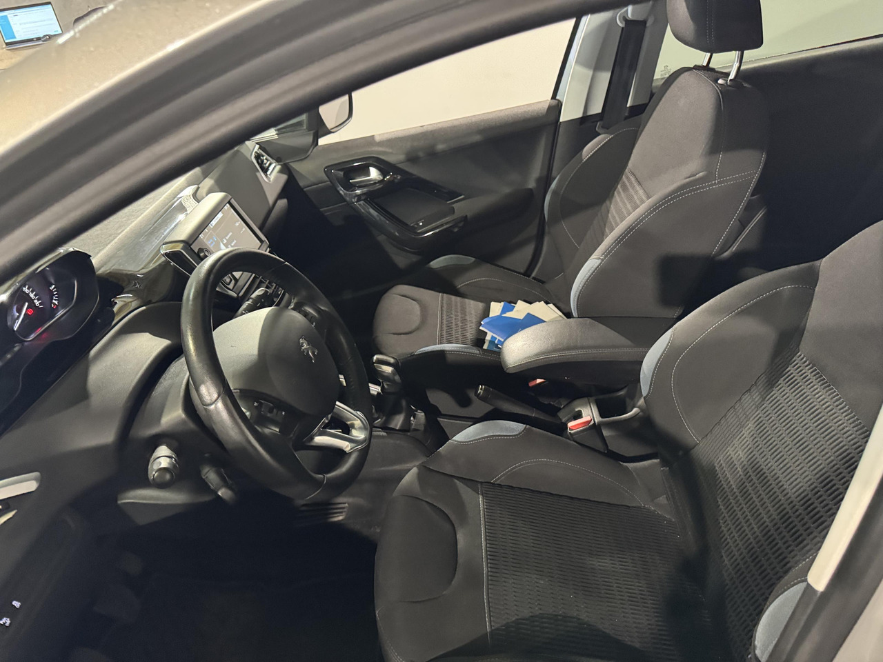 Peugeot 208 1.2 VTi Allure | 2013 | 160.154 km | 8-SRK-06 - Hatchback: bilde 5 Peugeot 208 1.2 VTi Allure | 2013 | 160.154 km | 8-SRK-06 - Hatchback: bilde 5