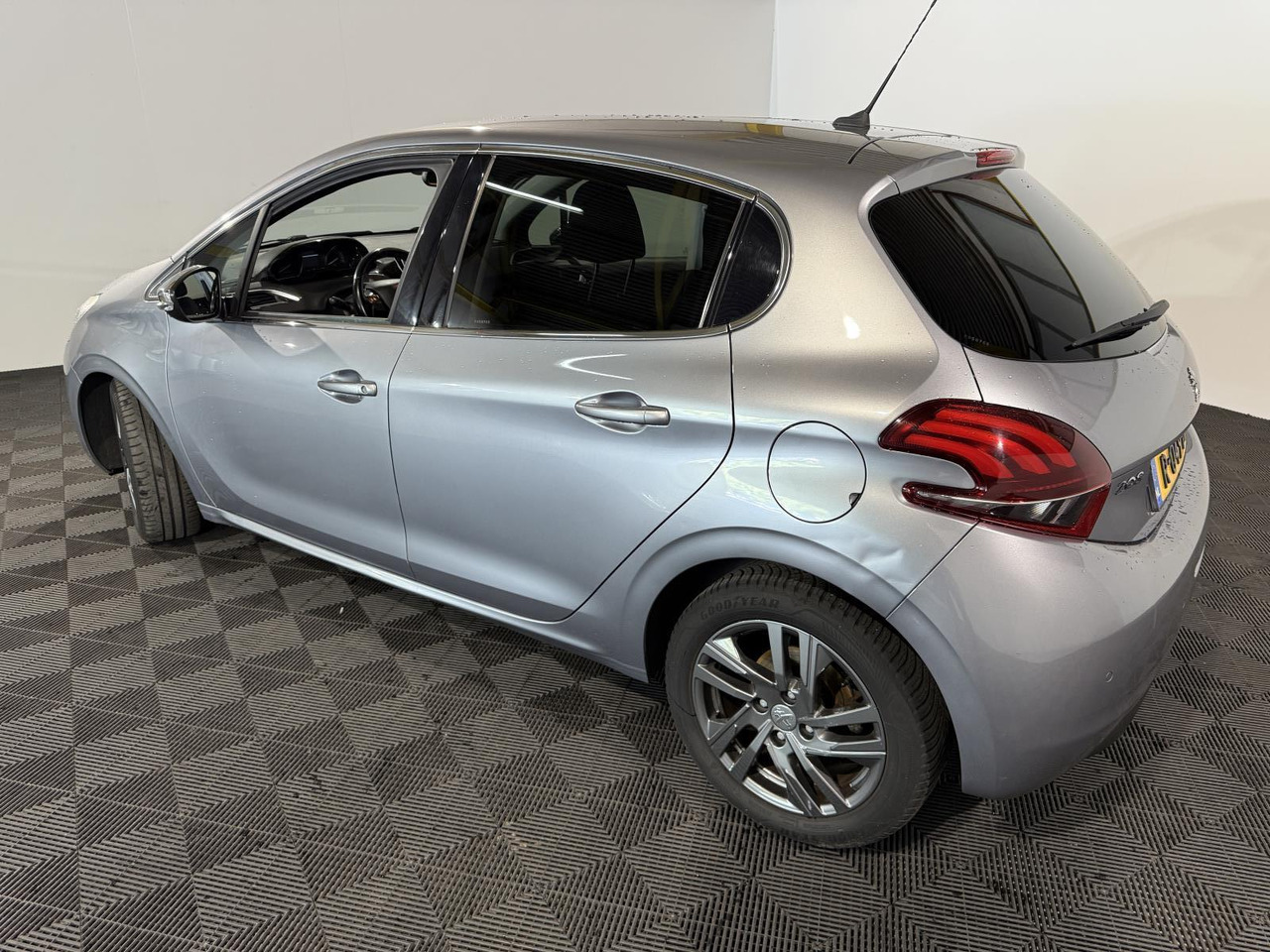 Peugeot | 208 | 1.5 BlueHDi Blue Lease Allure | 2019 | 183.354 km | R049BT | Geen oordeel - Hatchback: bilde 3 Peugeot | 208 | 1.5 BlueHDi Blue Lease Allure | 2019 | 183.354 km | R049BT | Geen oordeel - Hatchback: bilde 3