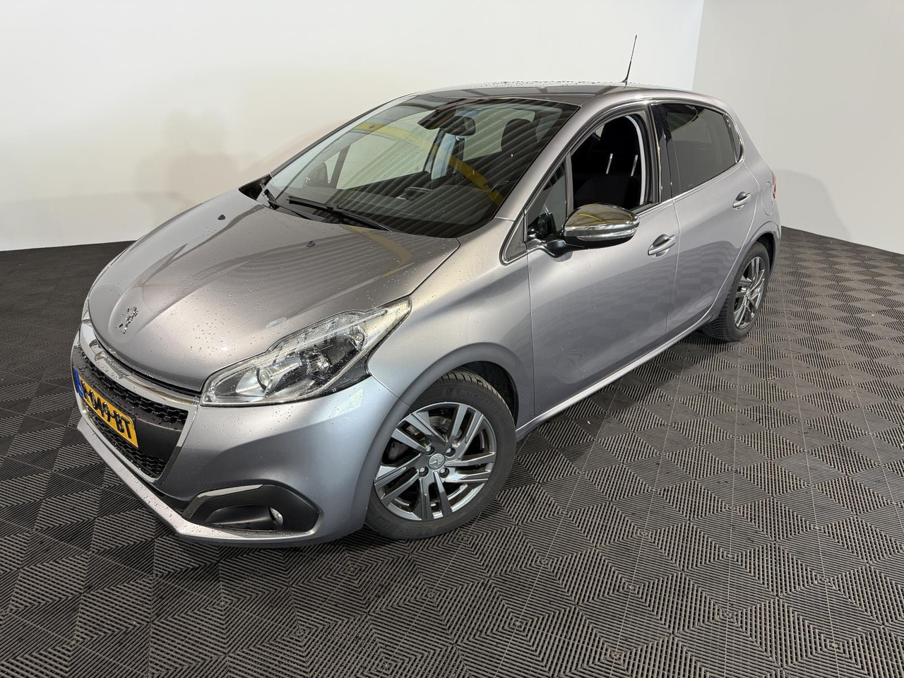 Peugeot | 208 | 1.5 BlueHDi Blue Lease Allure | 2019 | 183.354 km | R049BT | Geen oordeel - Hatchback: bilde 1 Peugeot | 208 | 1.5 BlueHDi Blue Lease Allure | 2019 | 183.354 km | R049BT | Geen oordeel - Hatchback: bilde 1