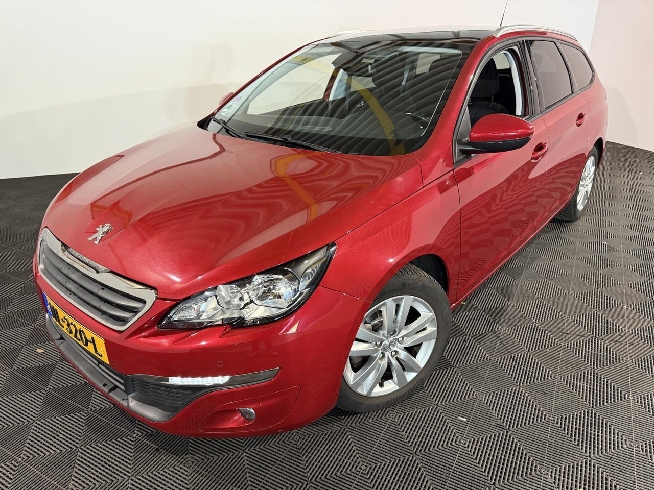 Peugeot | 308 SW | 1.2 PureTech Blue Lion | 2017 | 125.283 km | NL320L | Logisch - Personenbil: bilde 1 Peugeot | 308 SW | 1.2 PureTech Blue Lion | 2017 | 125.283 km | NL320L | Logisch - Personenbil: bilde 1