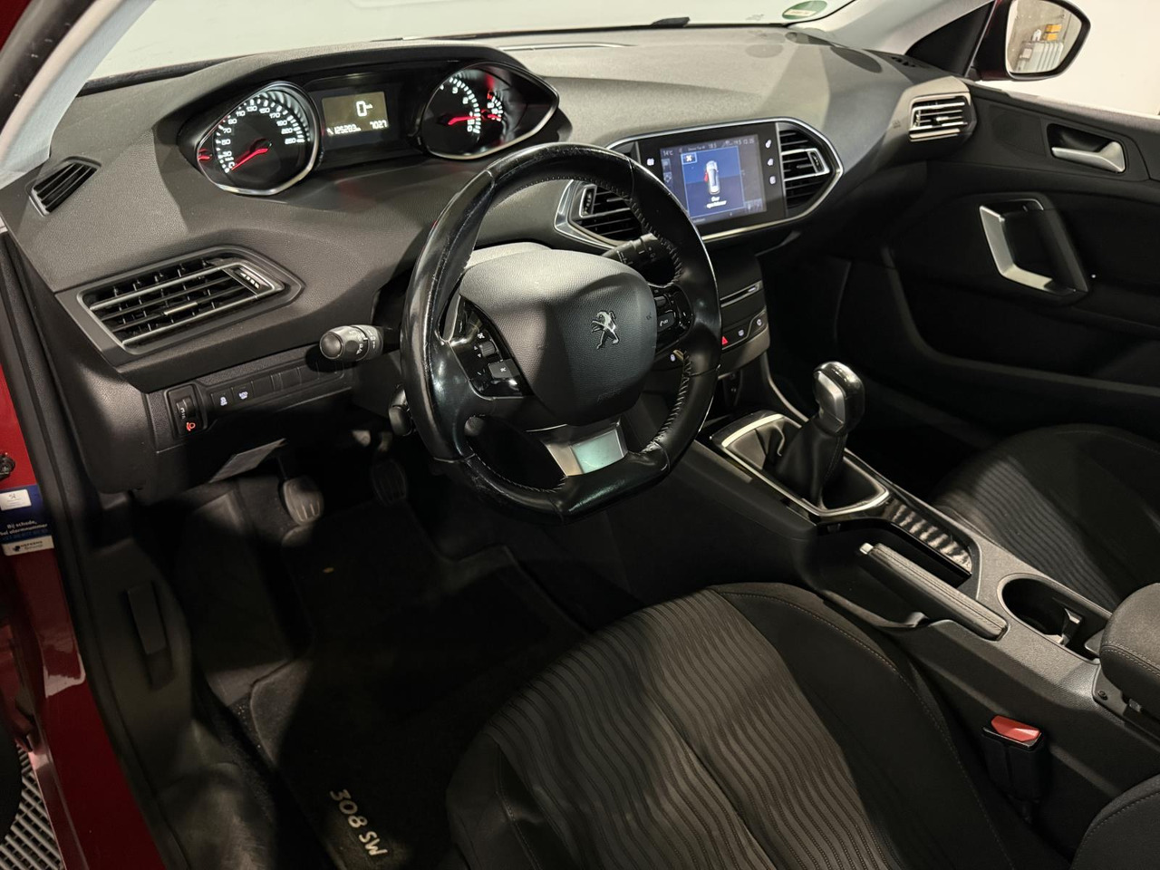 Peugeot | 308 SW | 1.2 PureTech Blue Lion | 2017 | 125.283 km | NL320L | Logisch - Personenbil: bilde 4 Peugeot | 308 SW | 1.2 PureTech Blue Lion | 2017 | 125.283 km | NL320L | Logisch - Personenbil: bilde 4