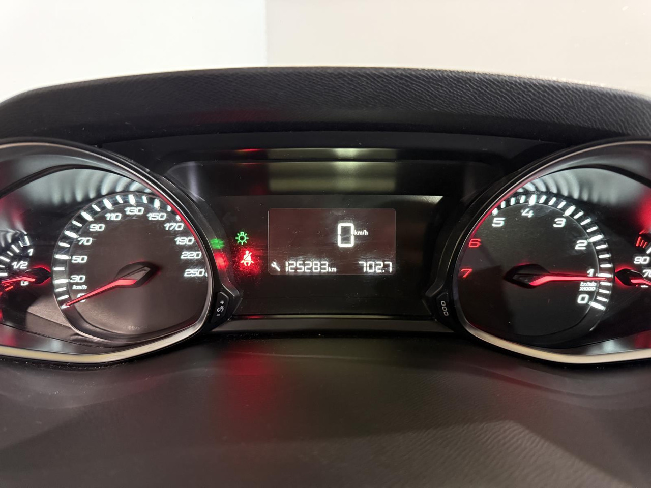 Peugeot | 308 SW | 1.2 PureTech Blue Lion | 2017 | 125.283 km | NL320L | Logisch - Personenbil: bilde 5 Peugeot | 308 SW | 1.2 PureTech Blue Lion | 2017 | 125.283 km | NL320L | Logisch - Personenbil: bilde 5