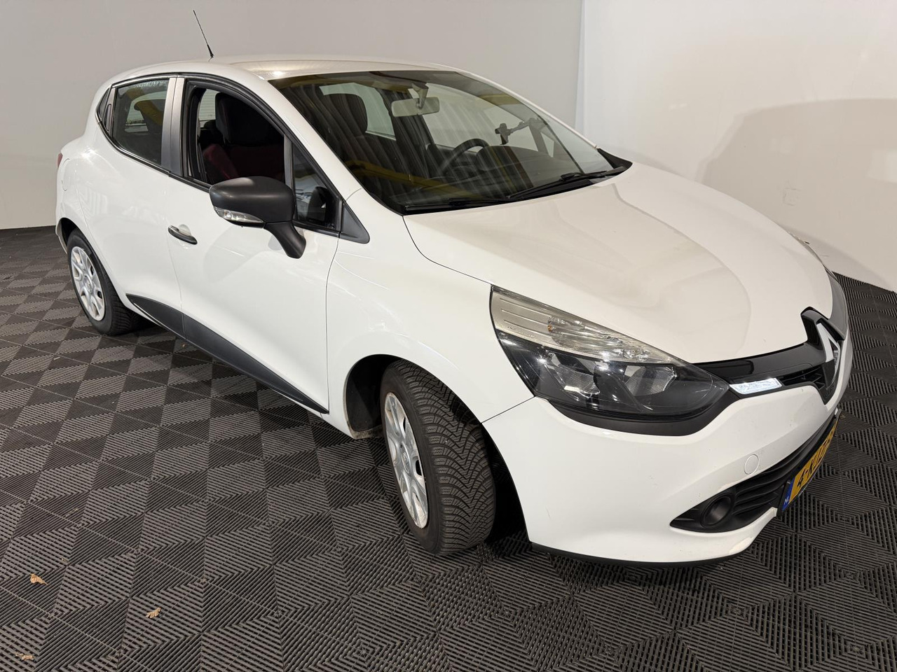 Renault | Clio | 0.9 TCe Authentique | 2013 | 160.970 km | 4KJZ93 | Logisch - Hatchback: bilde 3 Renault | Clio | 0.9 TCe Authentique | 2013 | 160.970 km | 4KJZ93 | Logisch - Hatchback: bilde 3