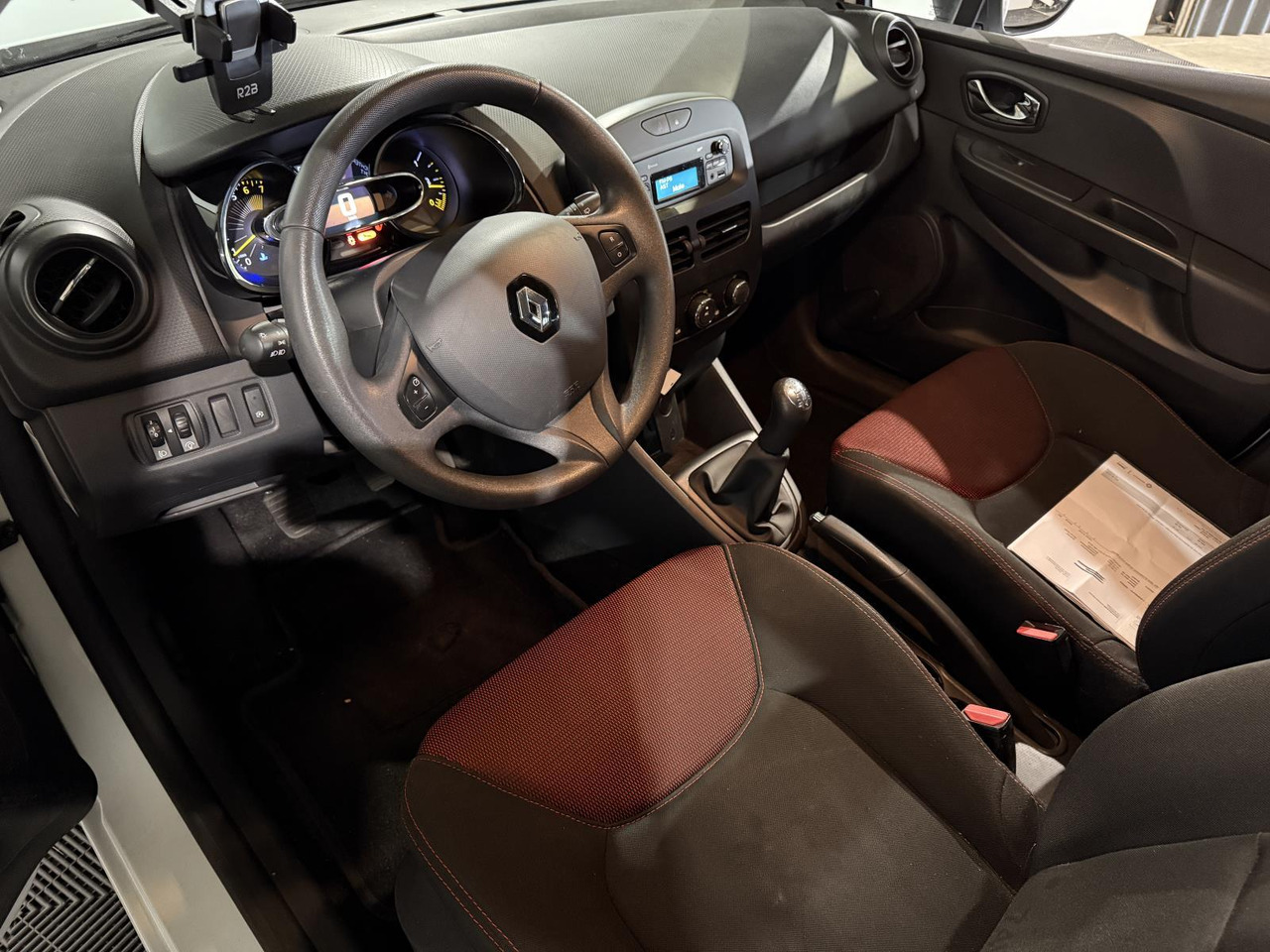 Renault | Clio | 0.9 TCe Authentique | 2013 | 160.970 km | 4KJZ93 | Logisch - Hatchback: bilde 5 Renault | Clio | 0.9 TCe Authentique | 2013 | 160.970 km | 4KJZ93 | Logisch - Hatchback: bilde 5