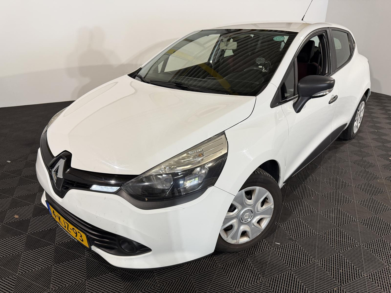 Renault | Clio | 0.9 TCe Authentique | 2013 | 160.970 km | 4KJZ93 | Logisch - Hatchback: bilde 1 Renault | Clio | 0.9 TCe Authentique | 2013 | 160.970 km | 4KJZ93 | Logisch - Hatchback: bilde 1