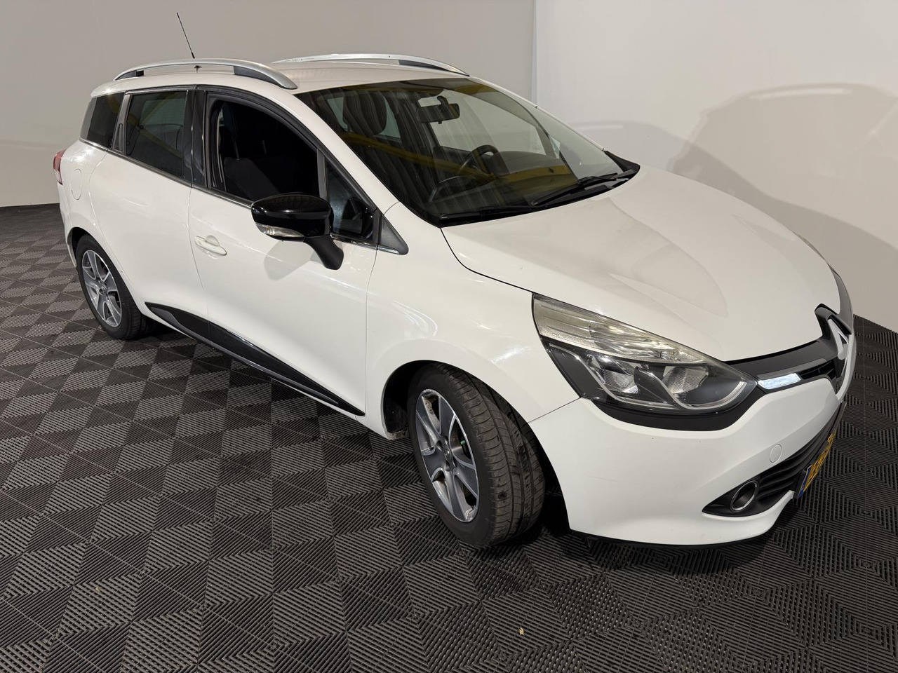 Renault | Clio Estate | 0.9 TCe Night&Day | 2014 | 176.858 km | 3ZBH50 | Logisch - Personenbil: bilde 4 Renault | Clio Estate | 0.9 TCe Night&Day | 2014 | 176.858 km | 3ZBH50 | Logisch - Personenbil: bilde 4