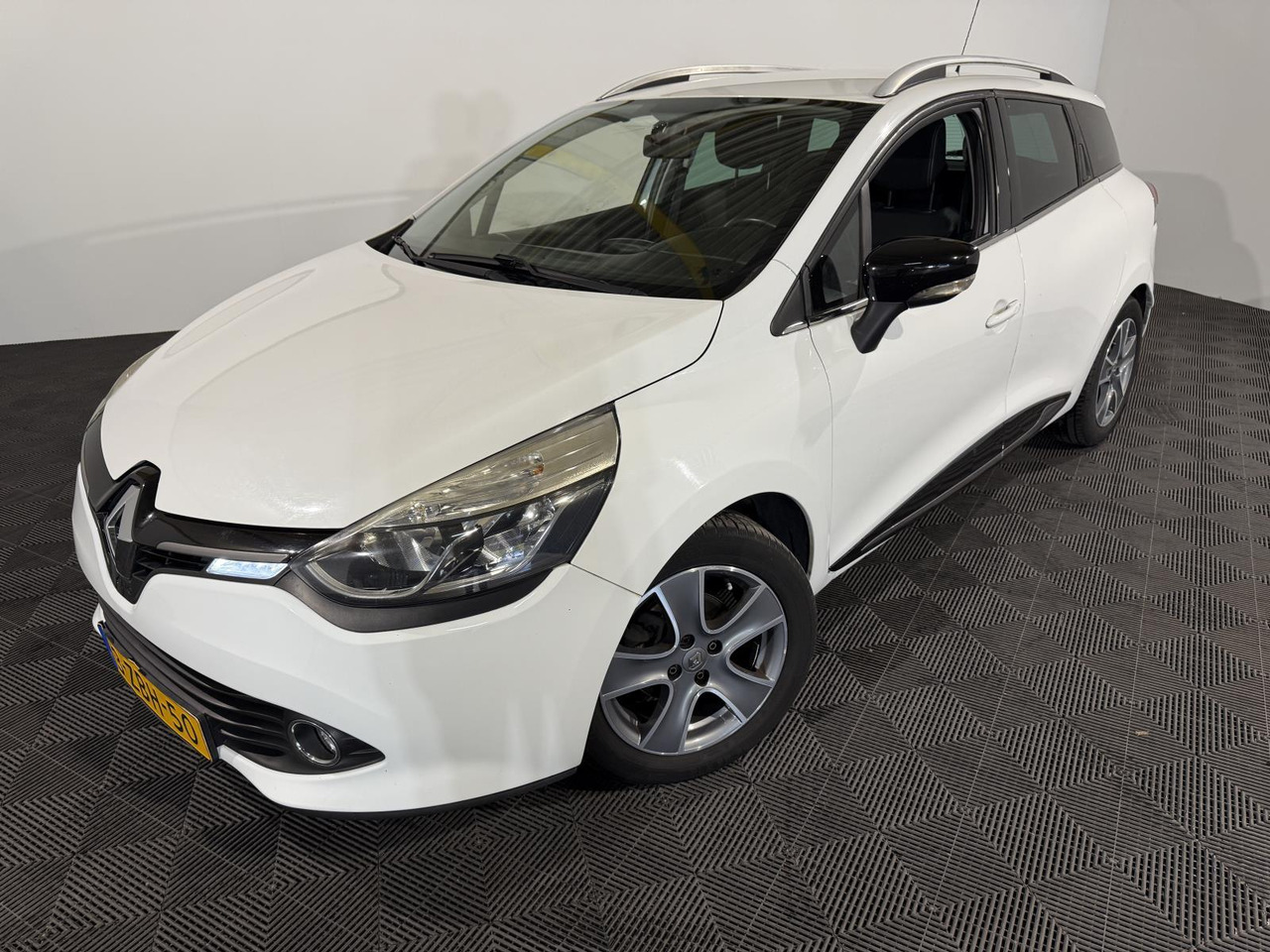 Renault | Clio Estate | 0.9 TCe Night&Day | 2014 | 176.858 km | 3ZBH50 | Logisch - Personenbil: bilde 1 Renault | Clio Estate | 0.9 TCe Night&Day | 2014 | 176.858 km | 3ZBH50 | Logisch - Personenbil: bilde 1