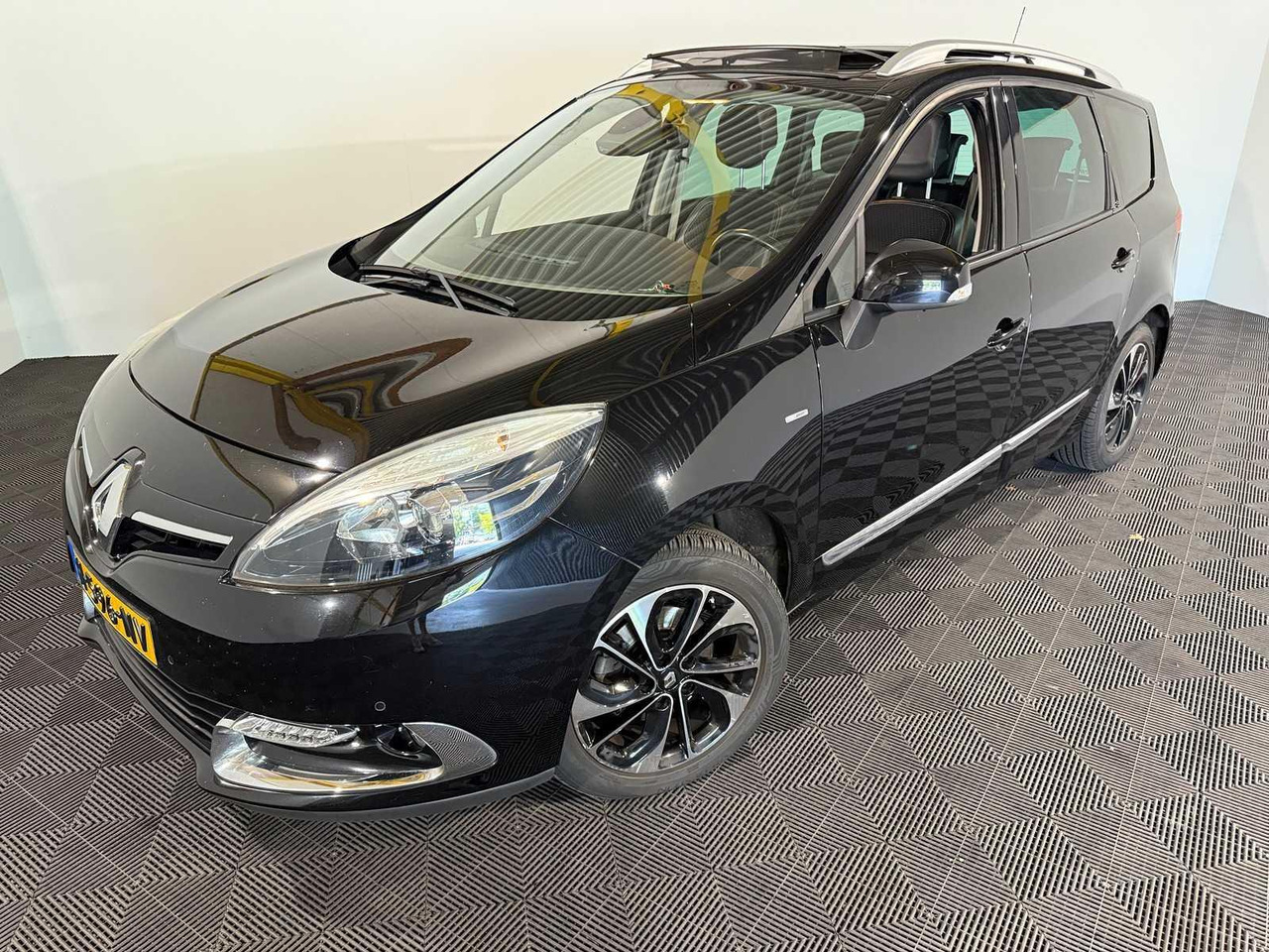 Renault Grand Scénic 1.2 Tce Bose | 2016 | 118.319 km | H-596-NV - Personenbil: bilde 1 Renault Grand Scénic 1.2 Tce Bose | 2016 | 118.319 km | H-596-NV - Personenbil: bilde 1