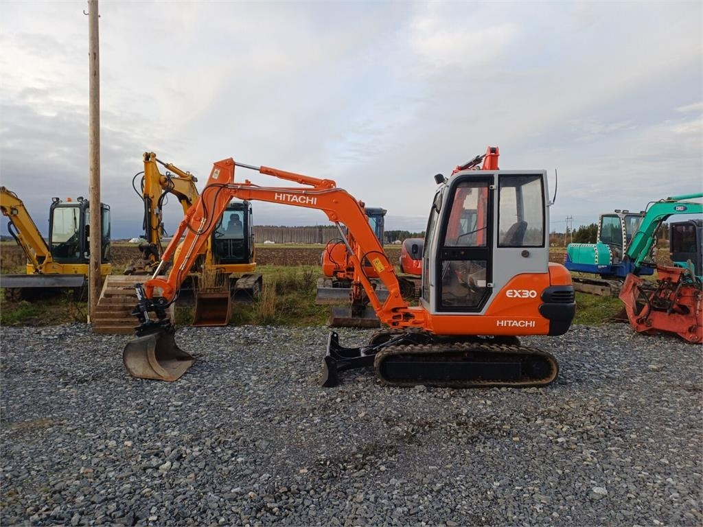 Hitachi EX30 Kallistuvalla liittimellä - Minigraver: bilde 2 Hitachi EX30 Kallistuvalla liittimellä - Minigraver: bilde 2